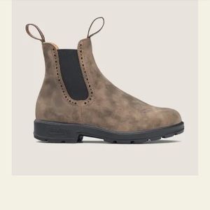 Blundstone Women’s Originals High Top Boots in rustic brown.